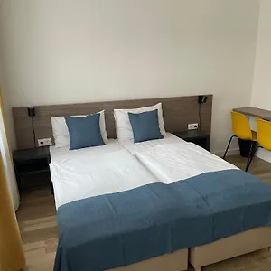 Res 3*, Budapest Ungarn